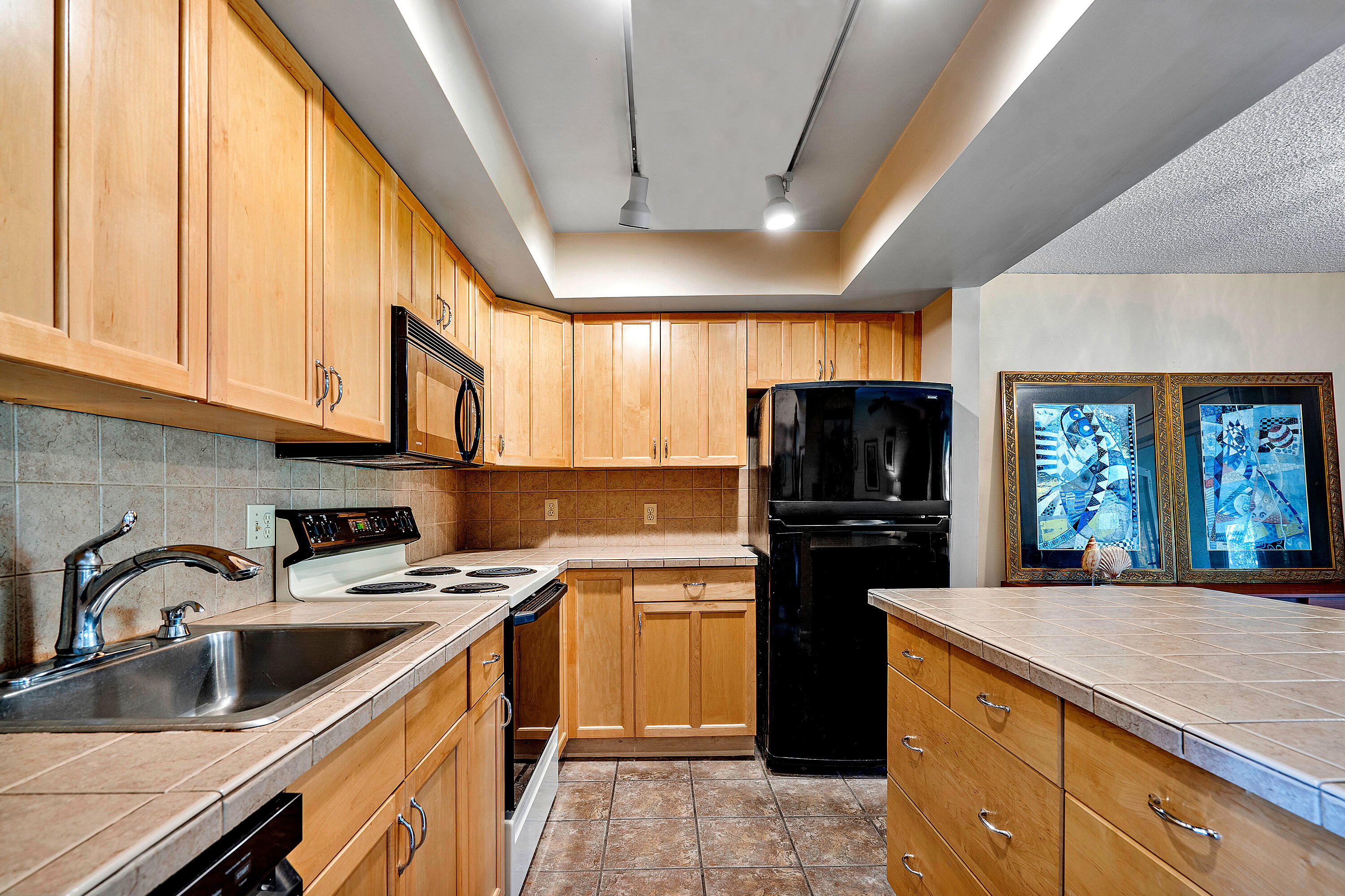 7200 Northwest 2nd Avenue, Unit 89 Boca Raton, FL 33487 - Photo 5 of 22 kitchen to dining