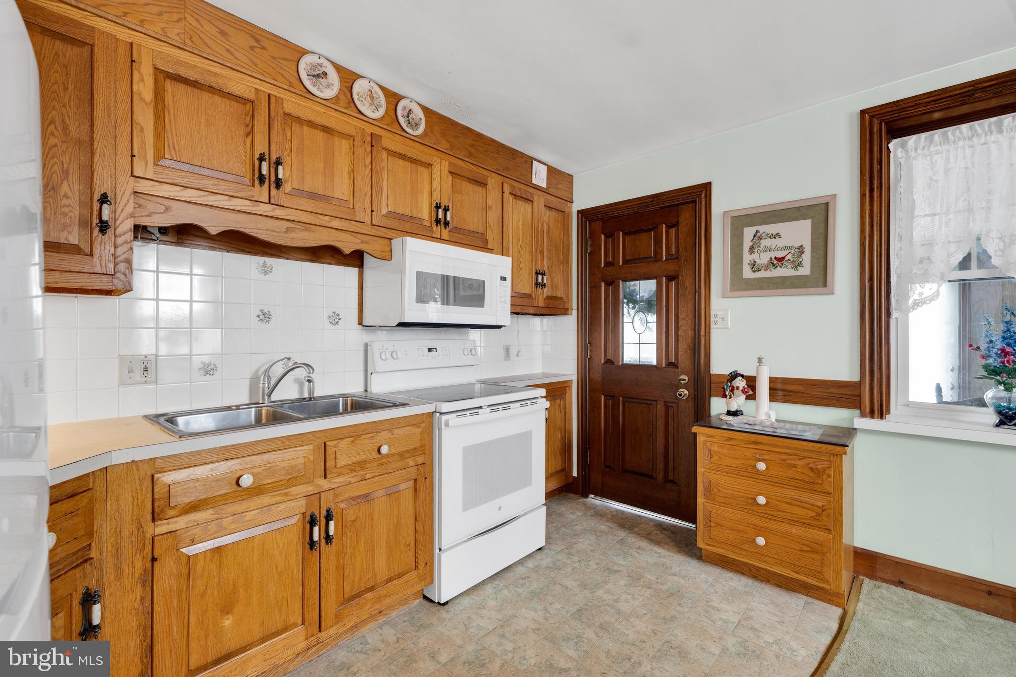 160 Old Tulpehocken Road Birdsboro, PA 19508 - Photo 9 of 21 Kitchen with built-in range and microwave