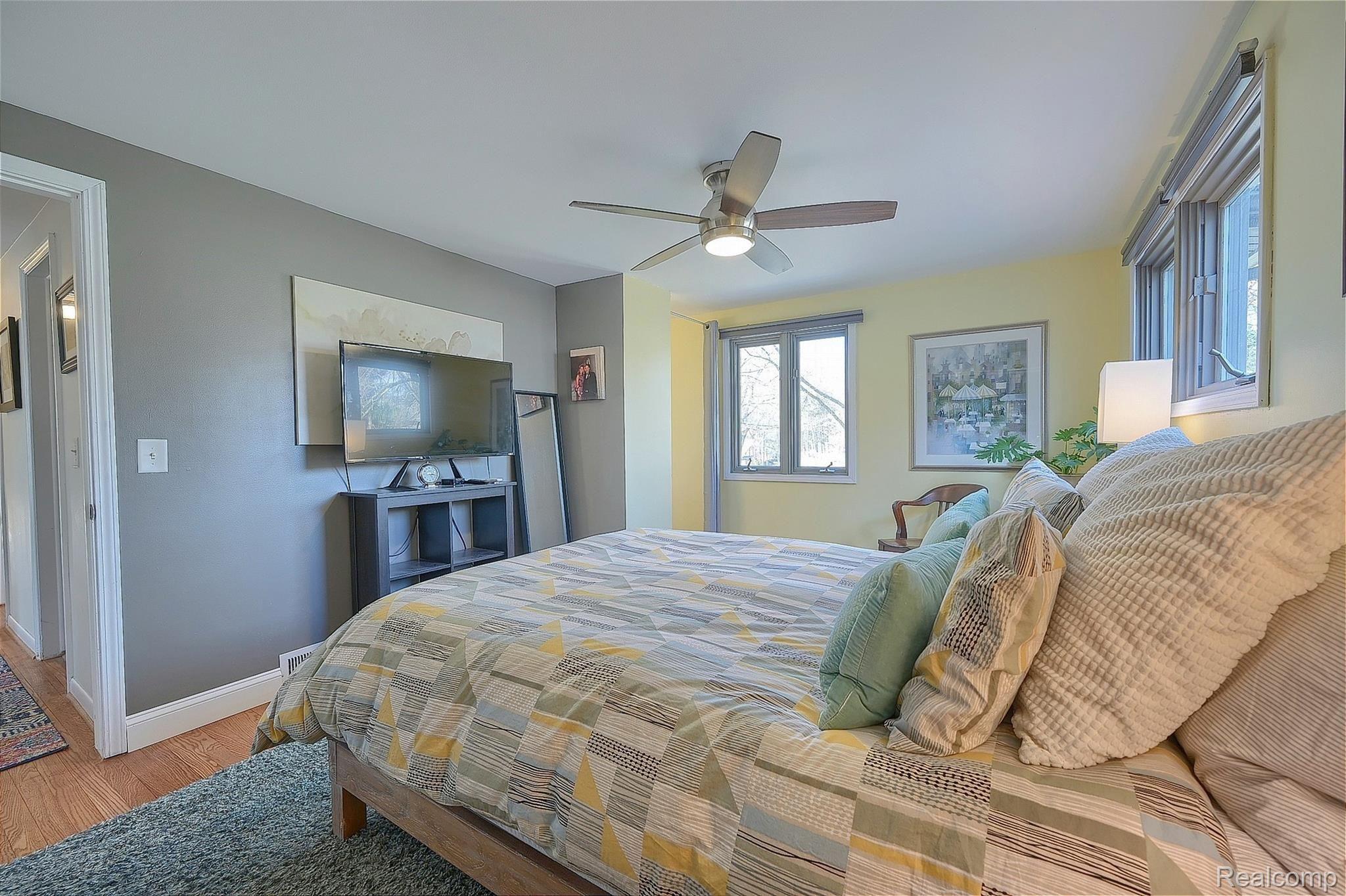 665 Cherry Tree Lane Rochester, MI 48306 - Photo 31 of 53 30-Master-Bedroom-3rd-View.jpg