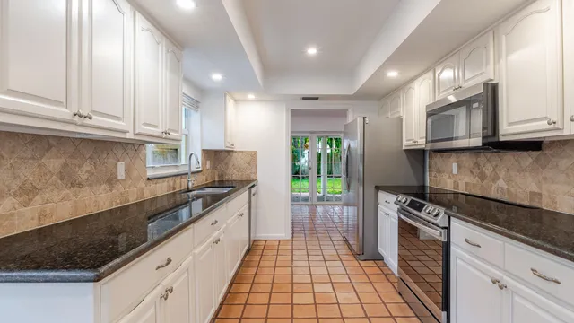 $6,000 | 3069 Northwest 27th Terrace, Boca Raton, FL 33434