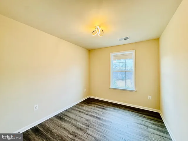 $3,000 | 3353 Broker Lane, Woodbridge, VA 22193