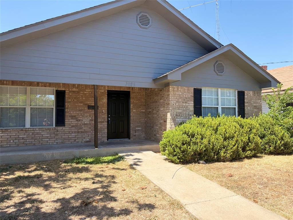 2025 Lyle Avenue Waco, TX 76708 - Photo 3 of 35 2025 LYLE AVE