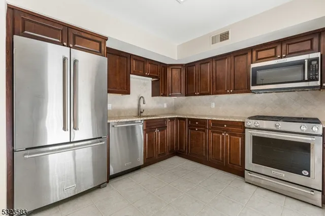 $3,899 | 6 Cross Meadows, Fair Lawn, NJ 07410