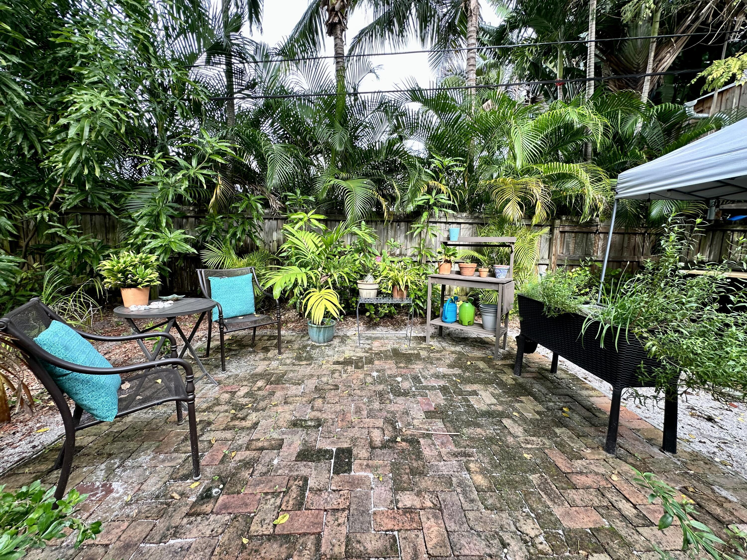 815 Upland Road, Unit 6 West Palm Beach, FL 33401 - Photo 14 of 21 B4AF7CA5-1AB0-4DEB-B161-A3D494A9F186
