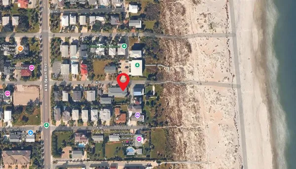 a view of entryway with outdoor