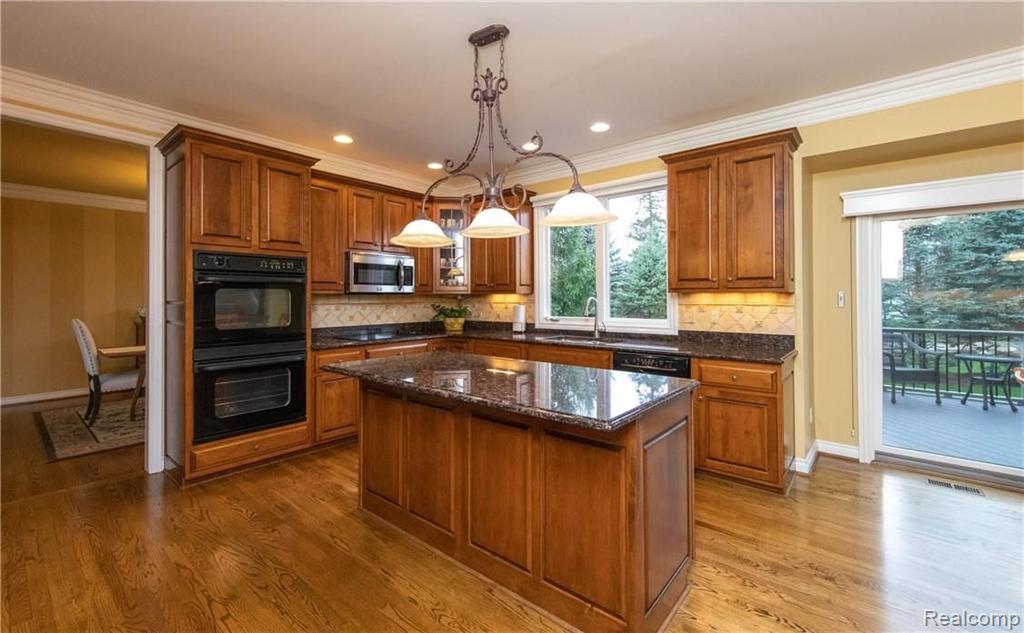 1056 Autumnview Drive Rochester, MI 48307 - Photo 10 of 44
