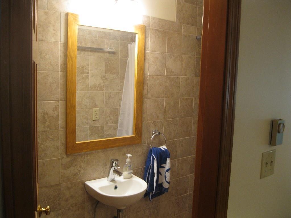 249 Shore Road, Unit 4 Ogunquit, ME 03907 - Photo 10 of 20 1st floor bath with shower