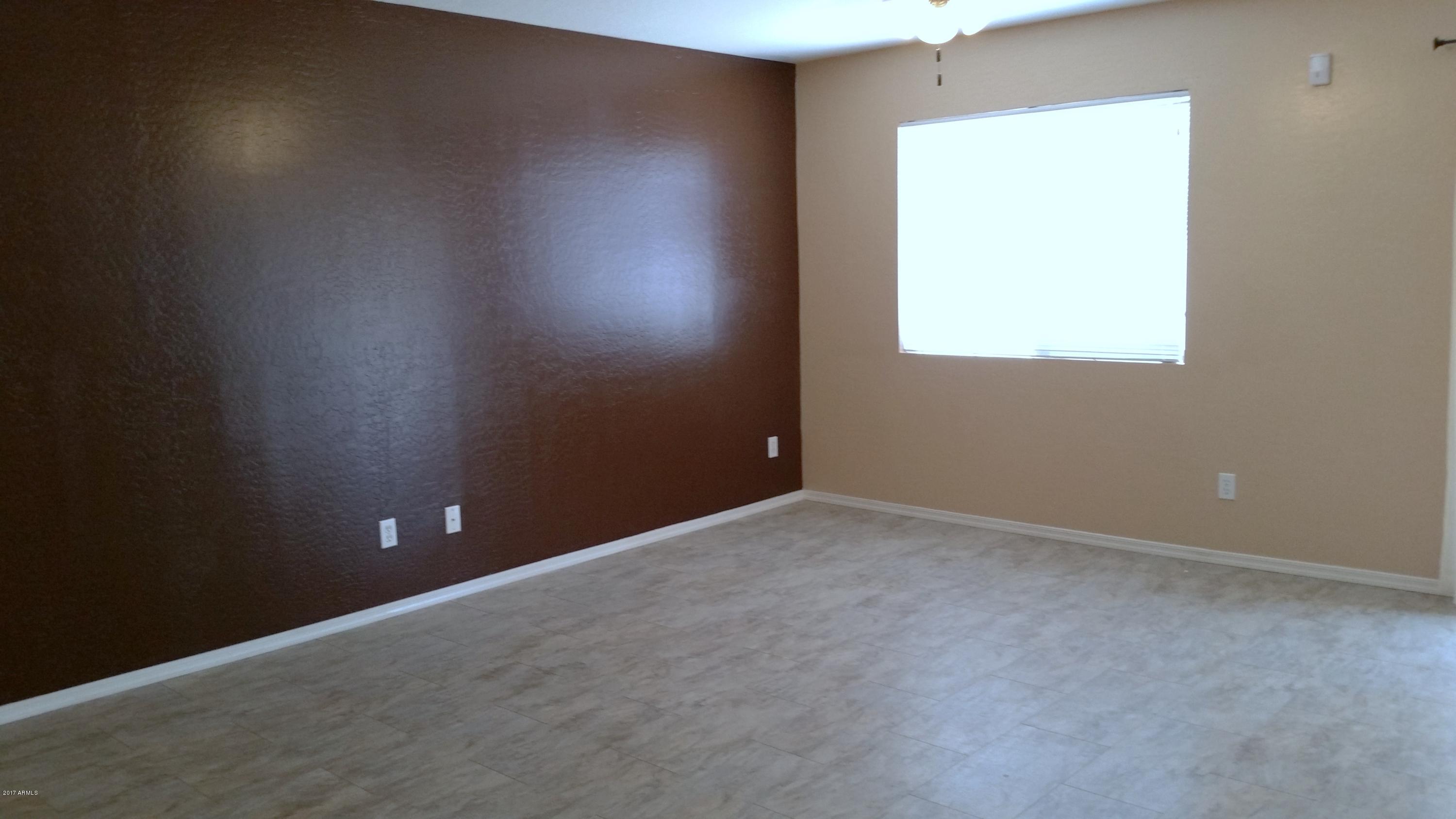 3139 West Pecan Road Phoenix, AZ 85041 - Photo 3 of 19 greatroom