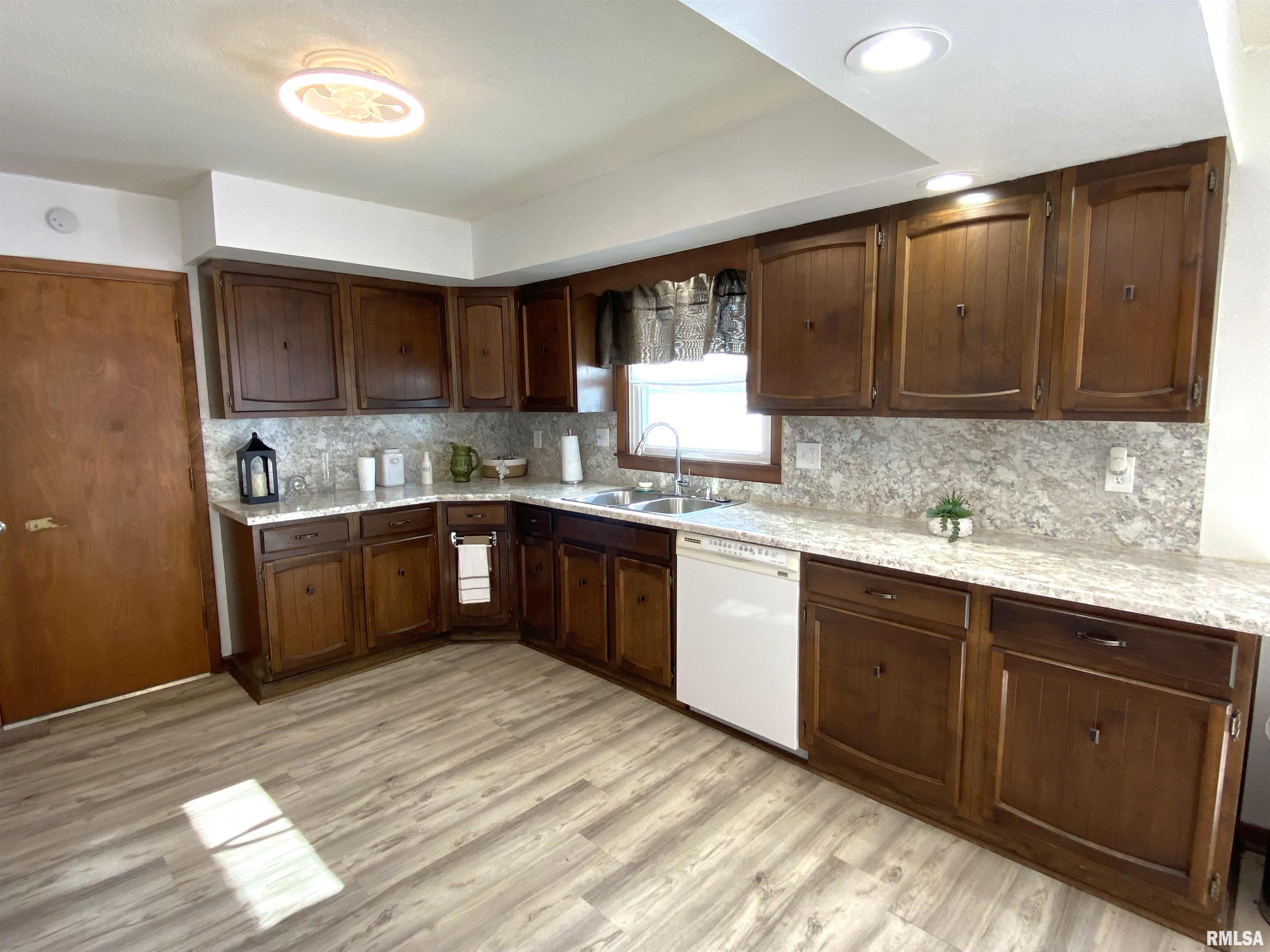 279 Athensville Road Roodhouse, IL 62082 - Photo 26 of 47