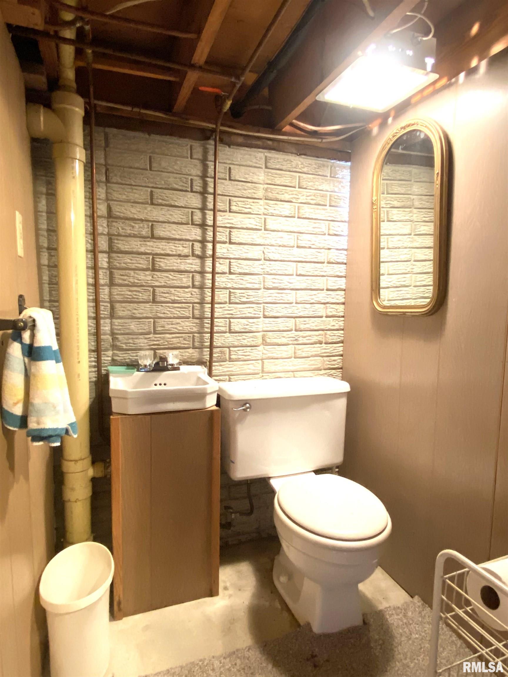 279 Athensville Road Roodhouse, IL 62082 - Photo 43 of 47