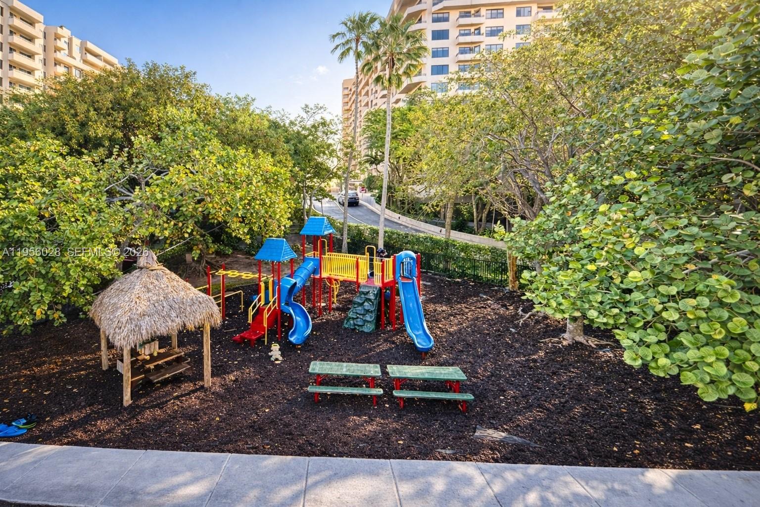 251 Crandon Boulevard, Unit 704 Key Biscayne, FL 33149 - Photo 25 of 32