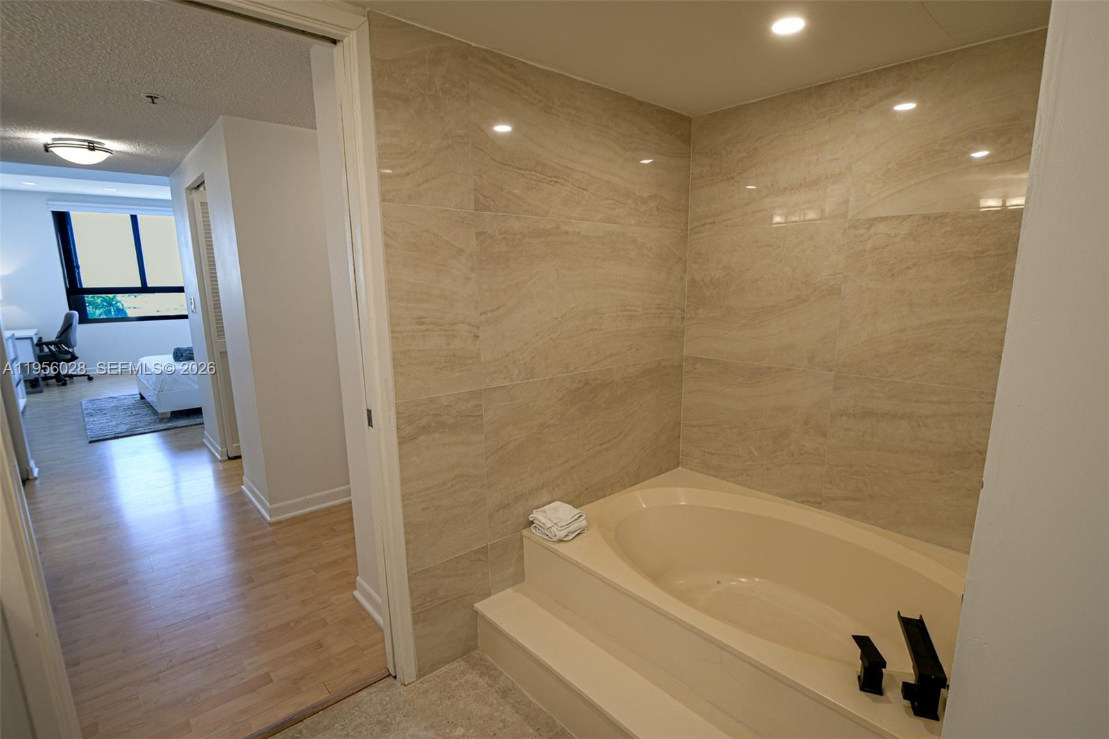 251 Crandon Boulevard, Unit 704 Key Biscayne, FL 33149 - Photo 8 of 32