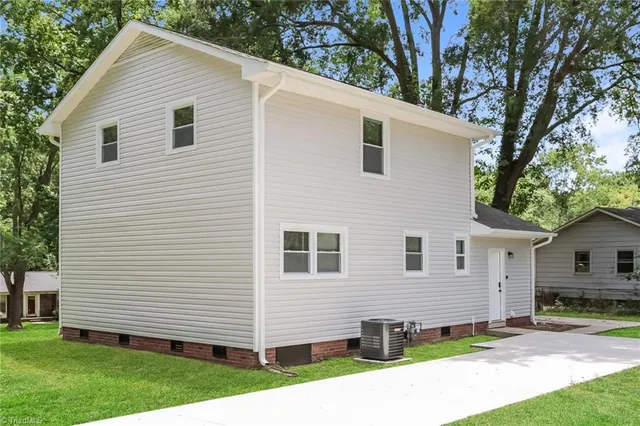 $1,660 | 511 Foxcroft Drive, Unit 511, Winston-Salem, NC 27103