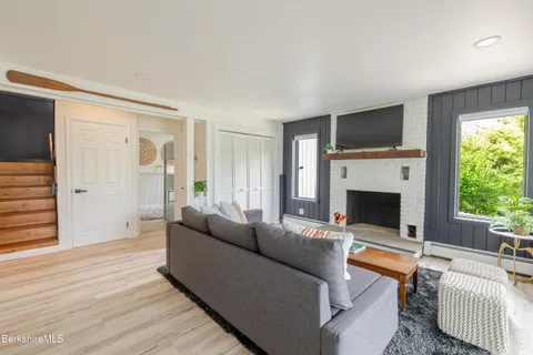 $1,595,000 | 10 Buckingham Lane, Monterey, MA 01245