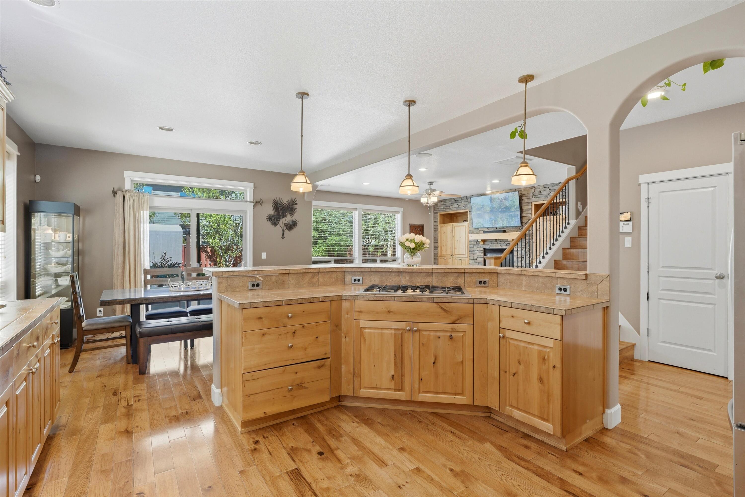 61235 Splendor Lane Bend, OR 97702 - Photo 24 of 52 spacious cooking space with eat at bar
