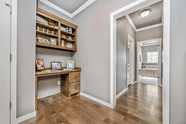 a view of an entryway of the house