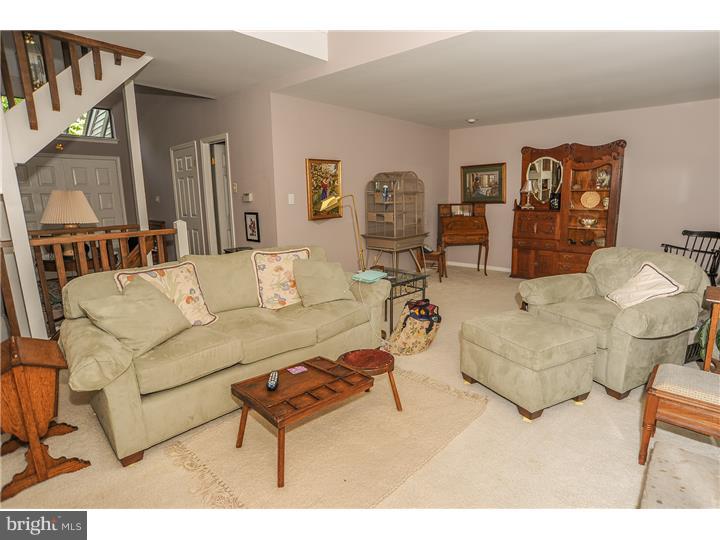 1372 Bartlett Road Wayne, PA 19087 - Photo 11 of 25 Living Room