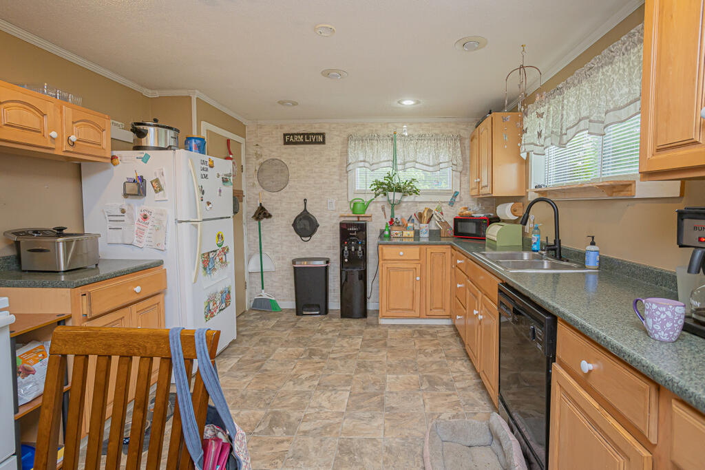 91 U.S. Rte 2 Wilton, ME 04294 - Photo 5 of 37 sandyriverrealty-20