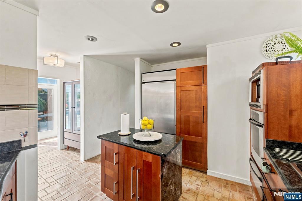 387 Spring Valley Road Paramus, NJ 07652 - Photo 10 of 50 Gallery Image 10