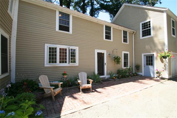 100 Bay Road Hadley, MA 01035 - Photo 4 of 29 Gallery Image 4