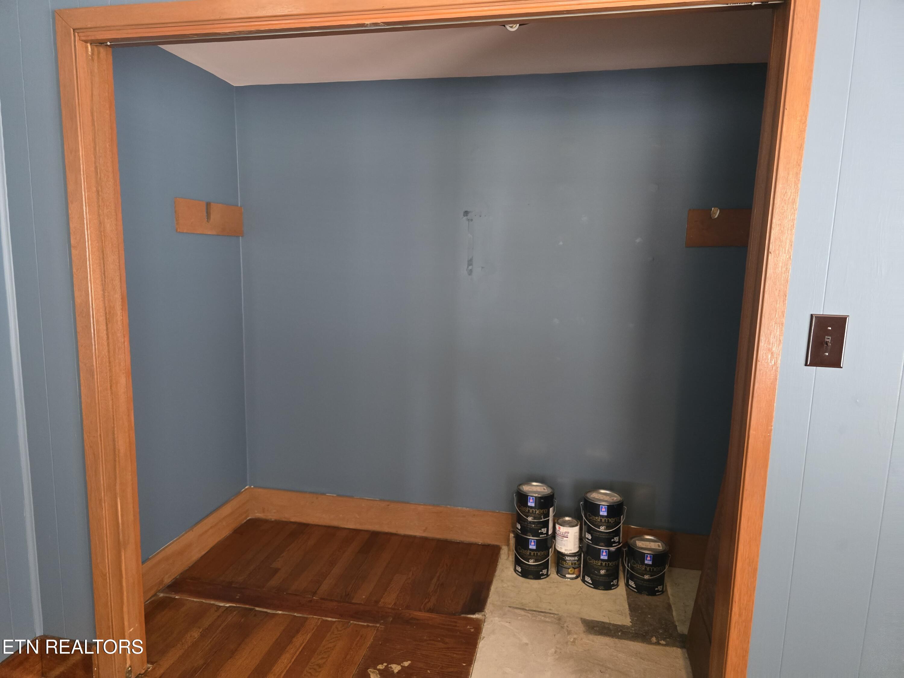 509 High Street Sevierville, TN 37862 - Photo 20 of 46 room #1 closet