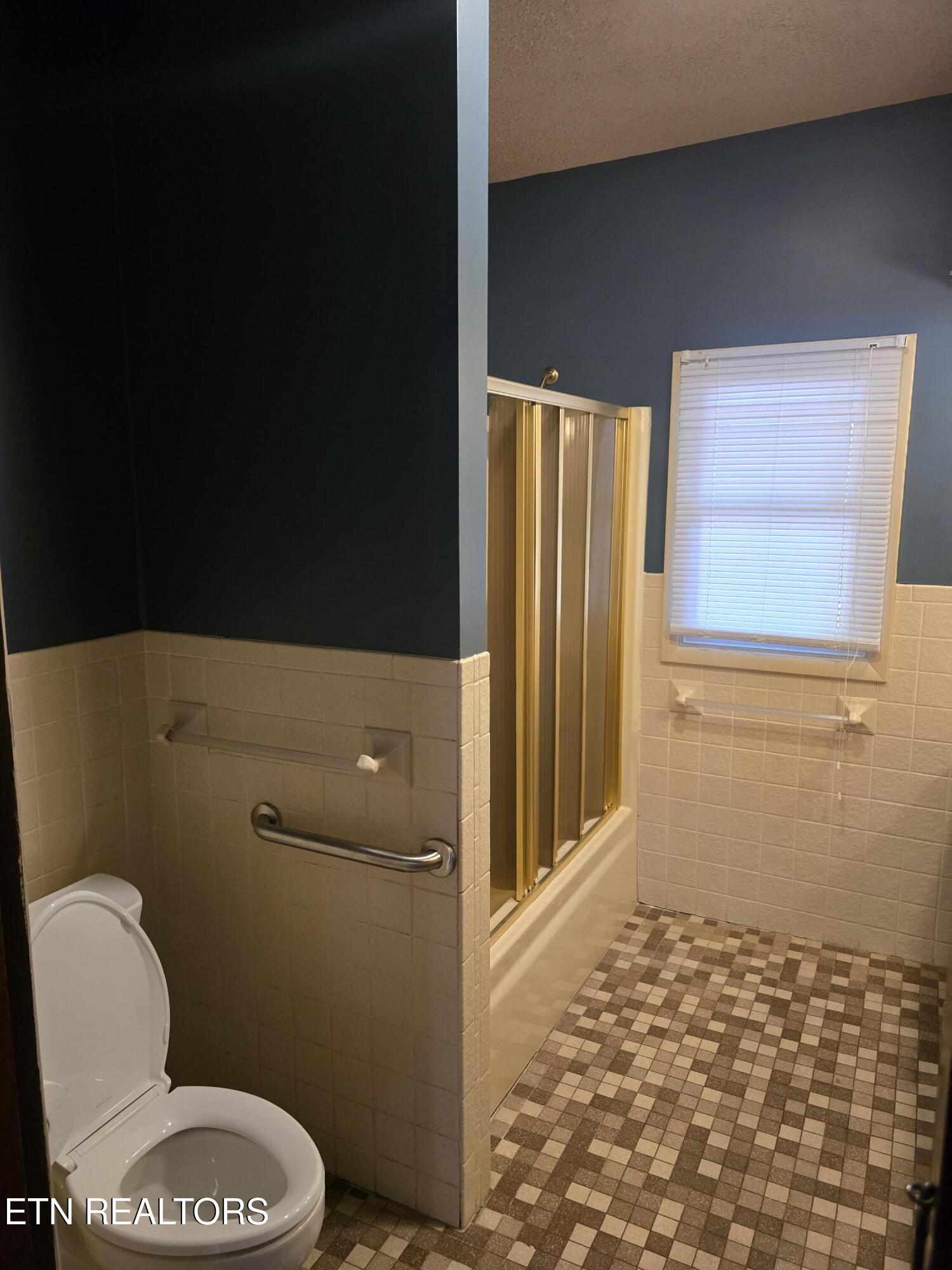 509 High Street Sevierville, TN 37862 - Photo 31 of 46 hall bath