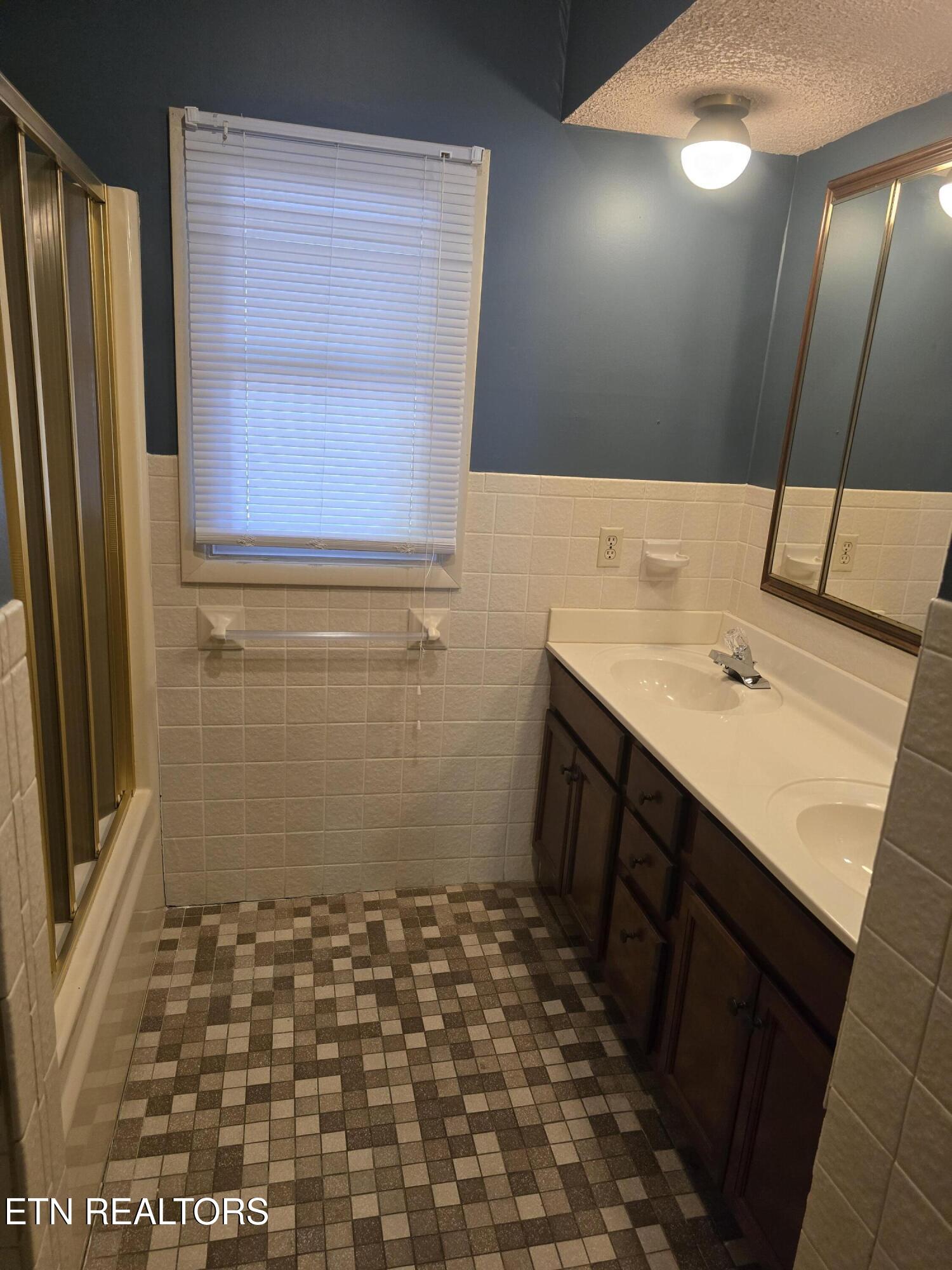 509 High Street Sevierville, TN 37862 - Photo 33 of 46 hall bath