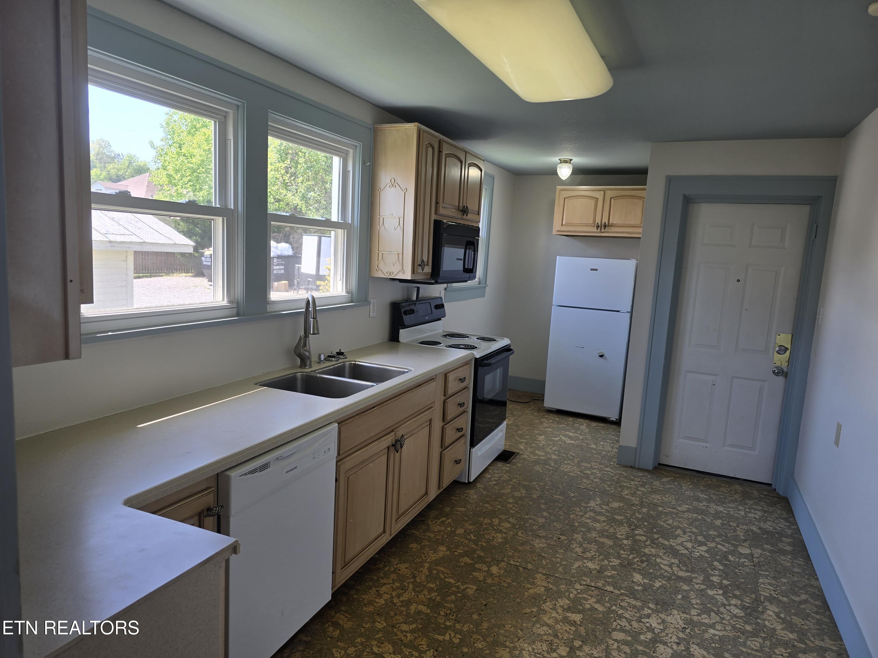 509 High Street Sevierville, TN 37862 - Photo 34 of 46 kitchen