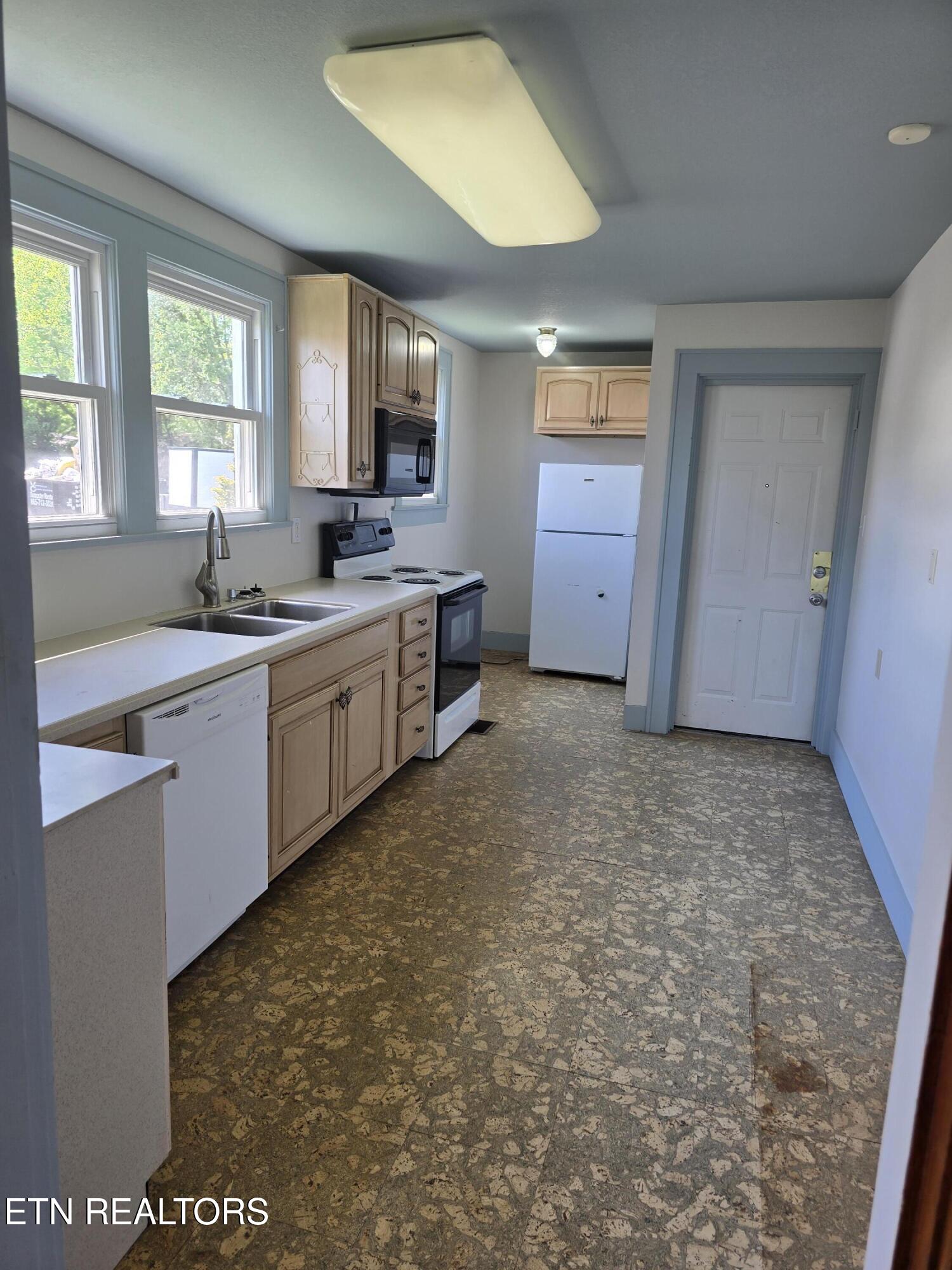 509 High Street Sevierville, TN 37862 - Photo 35 of 46 kitchen