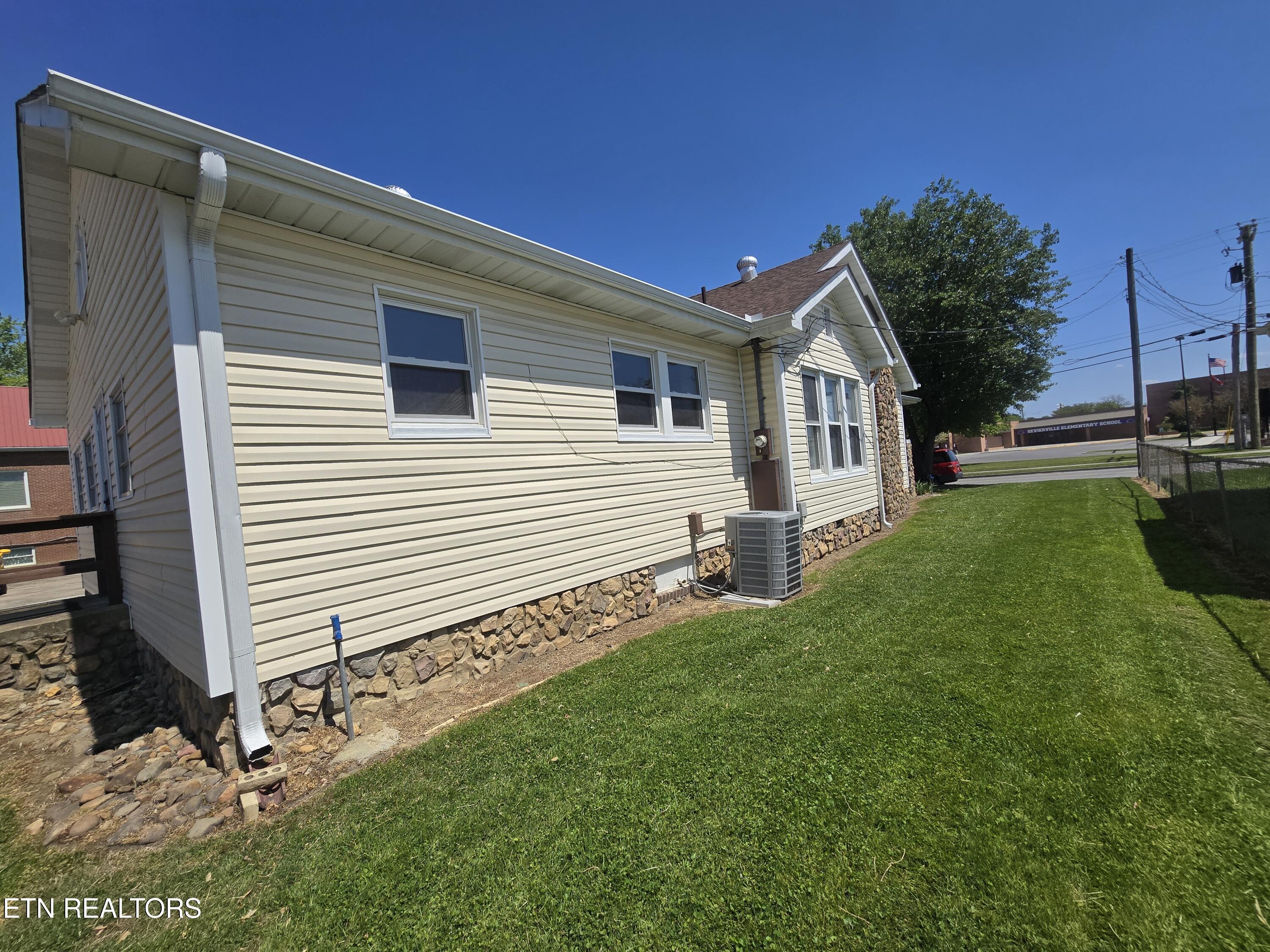 509 High Street Sevierville, TN 37862 - Photo 6 of 46 side of home