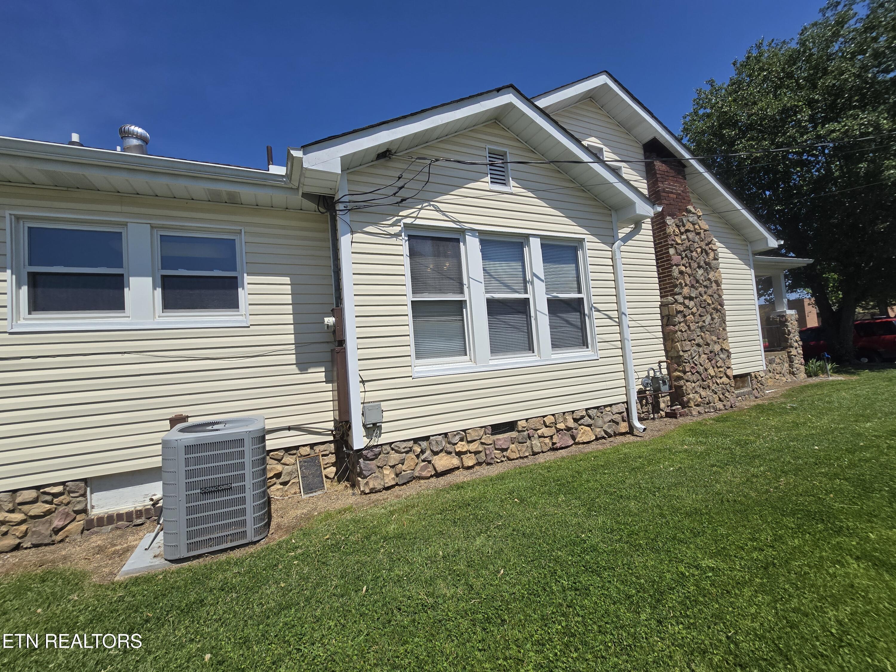 509 High Street Sevierville, TN 37862 - Photo 9 of 46 20260411_133916