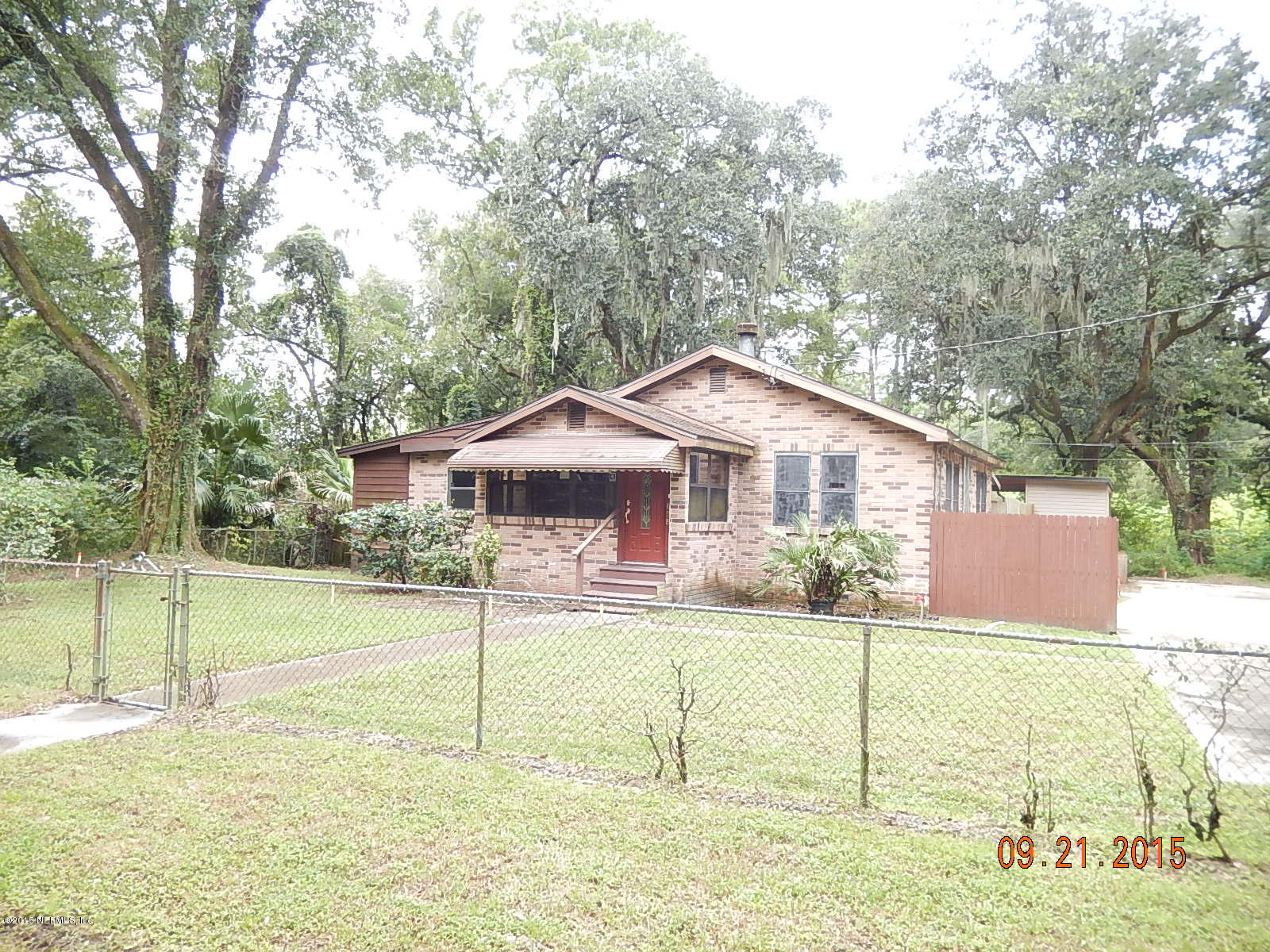 858 Granville Road Jacksonville, FL 32205 - Photo 3 of 24 a house view with a outdoor space