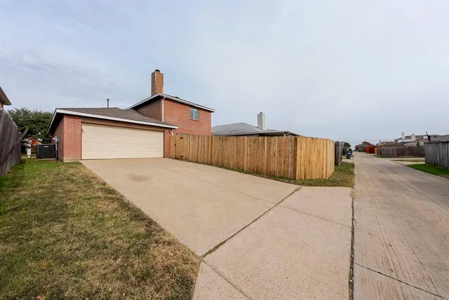 $310,000 | 2454 Meadowgate Lane, Lancaster, TX 75134