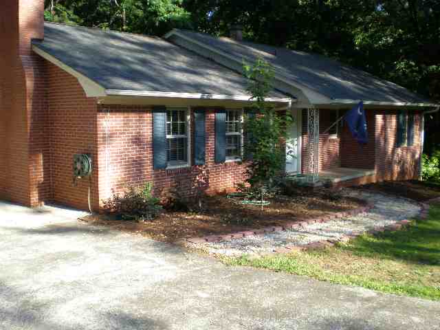 101 Hawthorne Lane Seneca, SC 29678 - Photo 4 of 21 Gallery Image 4