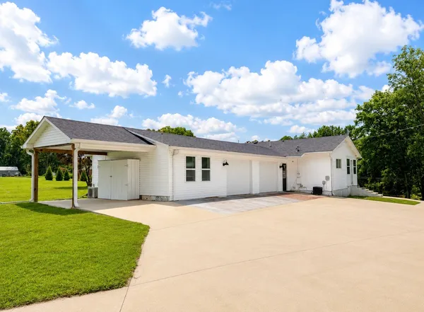 $2,000 | 876 West Point Road, Lawrenceburg, TN 38464