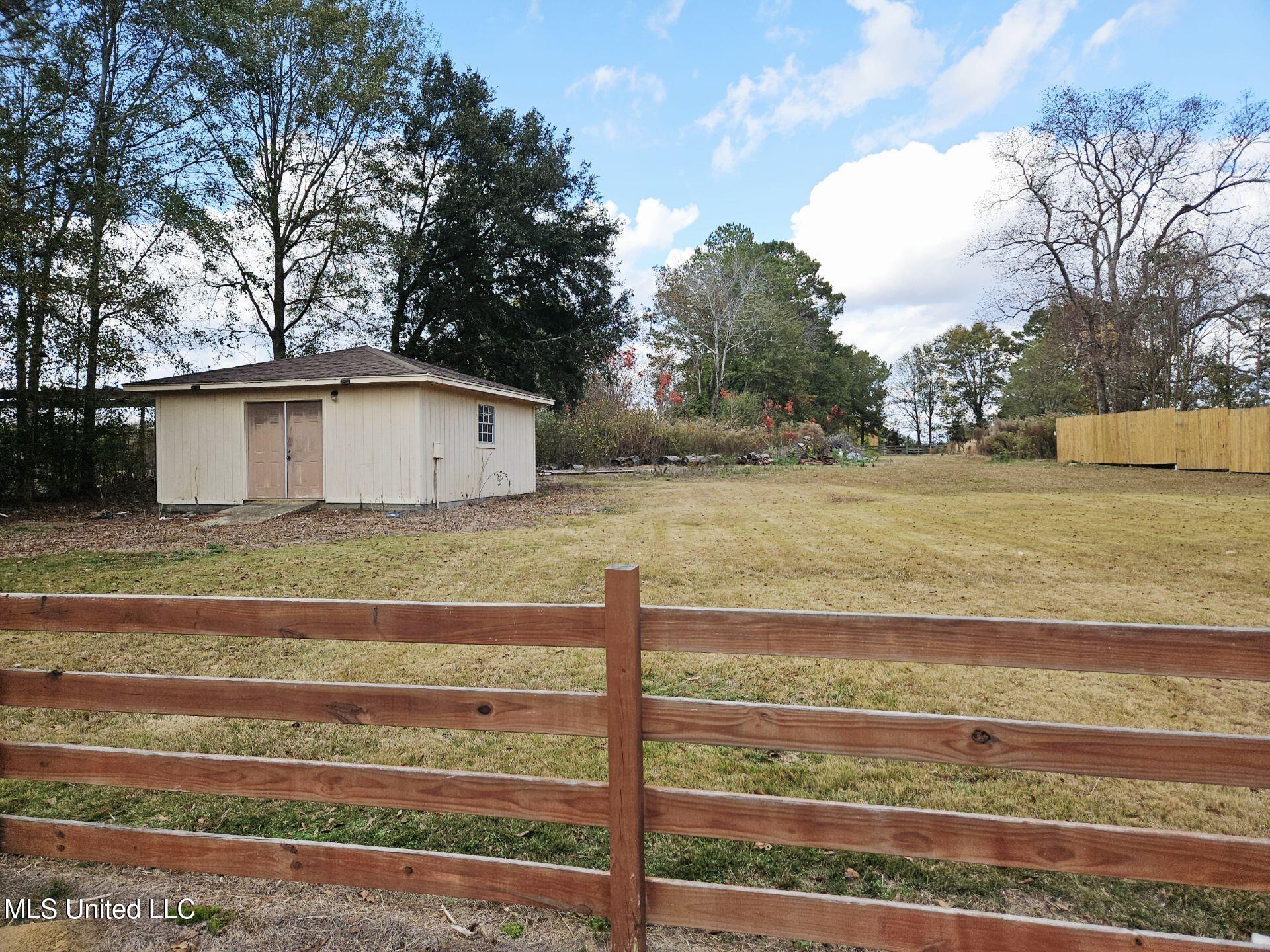 1064 Lake Shore Road Hattiesburg, MS 39401 - Photo 4 of 21 Attachment