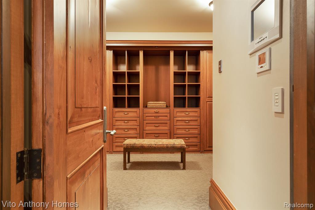 1558 Dutton Road Rochester, MI 48306 - Photo 32 of 76
