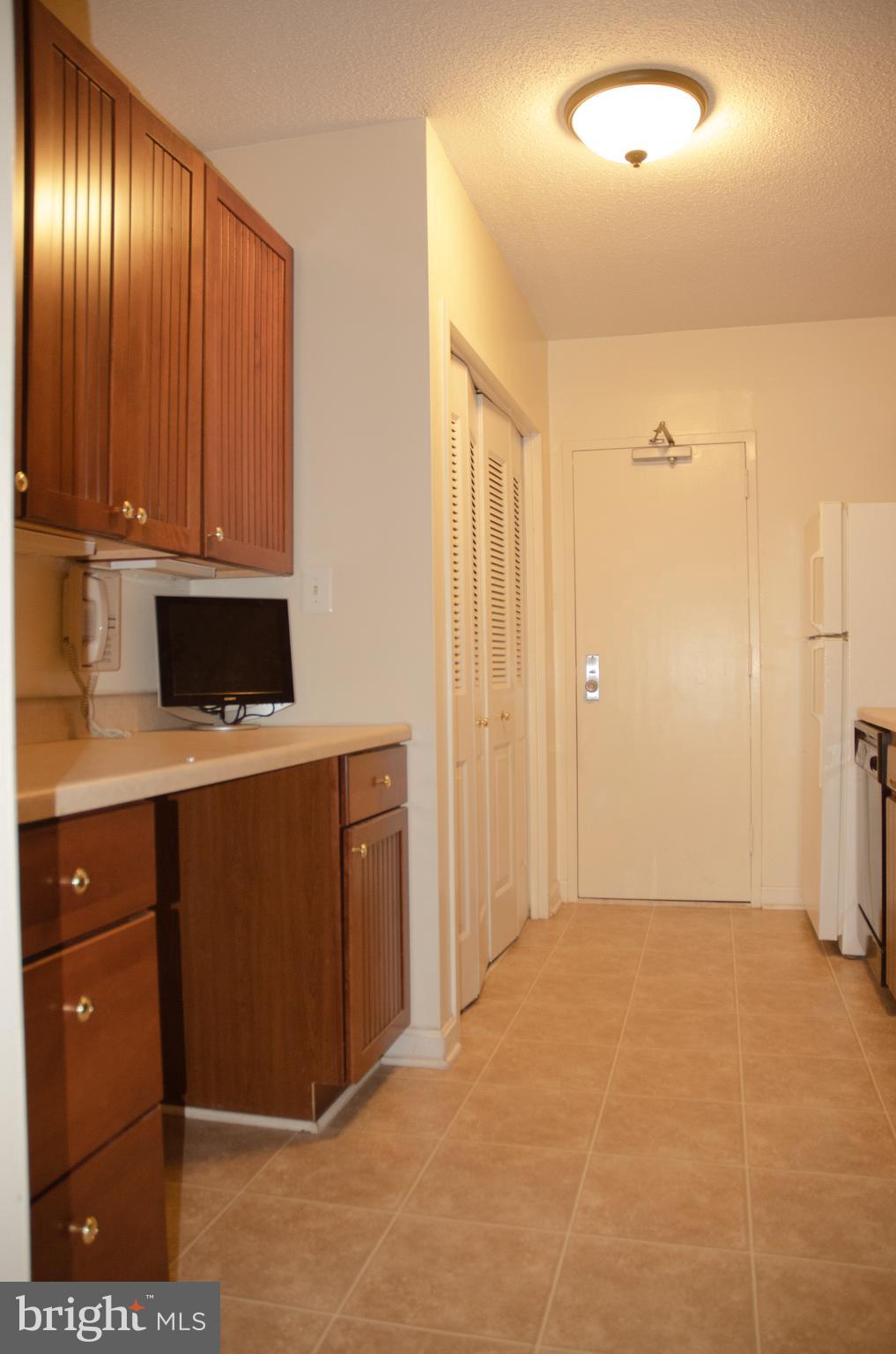 4141 North Henderson Road, Unit 104 Arlington, VA 22203 - Photo 16 of 32 Kitchen