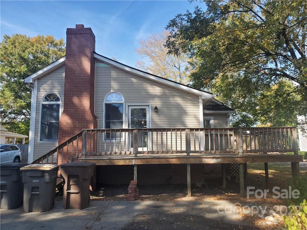 107 South Ridge Avenue, Unit 107 Kannapolis, NC 28083 - Photo 25 of 38 a balcony with table and chairs