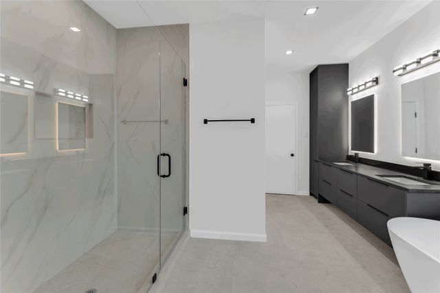 $897,500 | 3 Outervale Place, The Woodlands, TX 77381