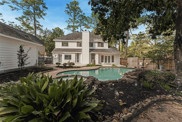 $897,500 | 3 Outervale Place, The Woodlands, TX 77381