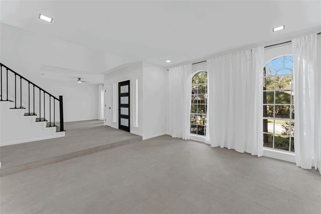 $897,500 | 3 Outervale Place, The Woodlands, TX 77381