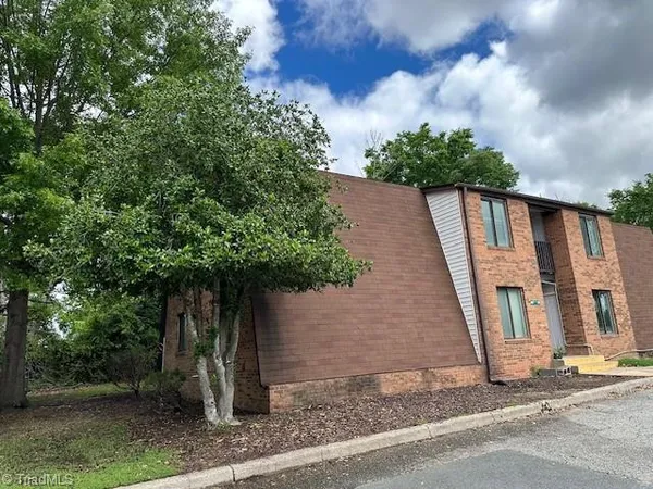 $975 | 517 West Market Street, Unit H, Graham, NC 27253