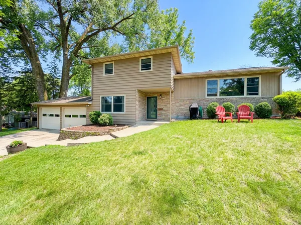 $224,900 | 906 South Whitford Street, Fergus Falls, MN 56537