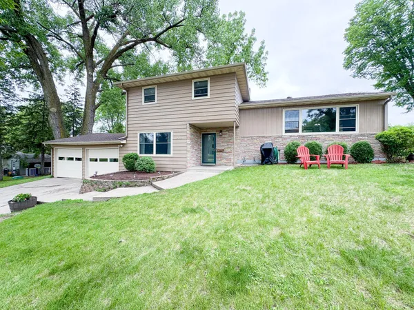 $224,900 | 906 South Whitford Street, Fergus Falls, MN 56537