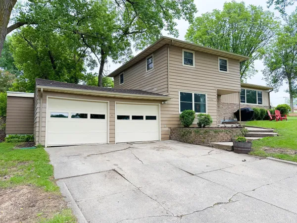 $224,900 | 906 South Whitford Street, Fergus Falls, MN 56537