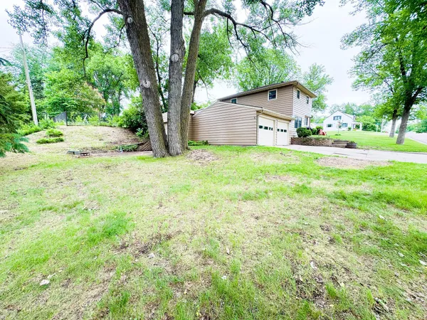 $224,900 | 906 South Whitford Street, Fergus Falls, MN 56537