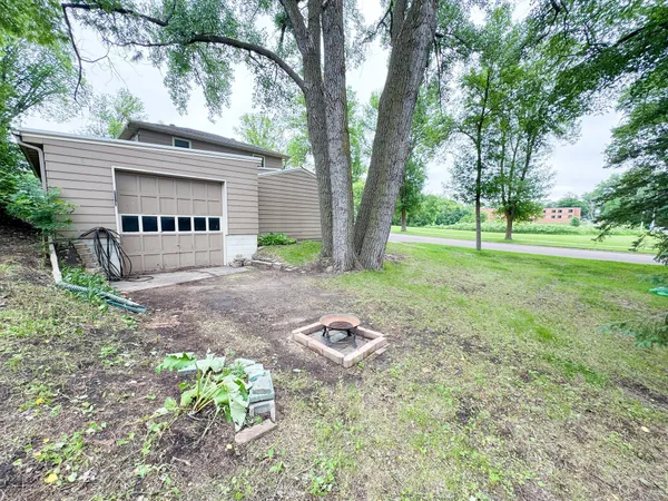 $224,900 | 906 South Whitford Street, Fergus Falls, MN 56537