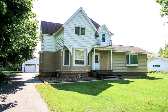 $174,100 | 631 Mowbray Street, Stewart, MN 55385