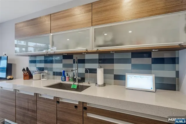 $1,590,000 | 760 Undercliff Avenue, Unit B, Edgewater, NJ 07020